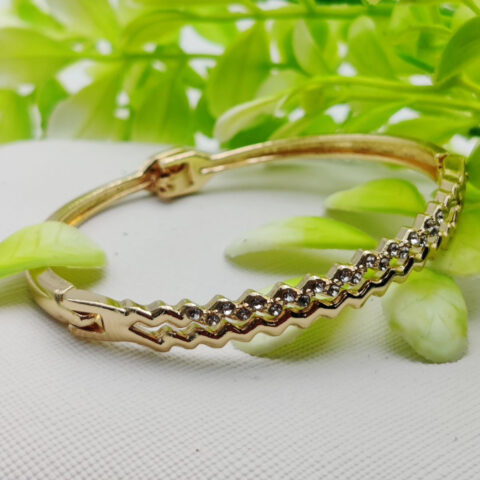 Adjustable Imported Luxury Zig-Zag Crystal Bracelet  A True Statement of Elegance | Best Quality Artificial Bracelet For Girls & Women | Bracelet For Every Occasion | Elegant Design